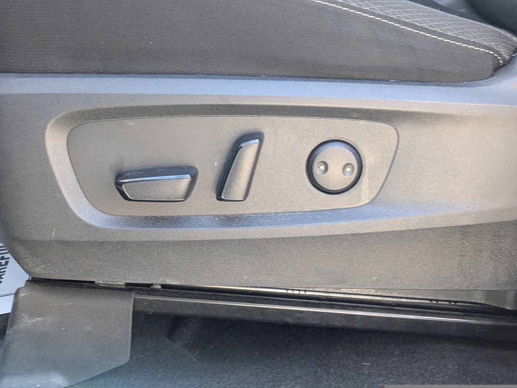 Used 2025 Nissan Pathfinder SV image 18