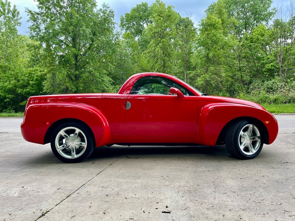 Used 2004 Chevrolet SSR w/ Preferred Equipment Group RWD image 4