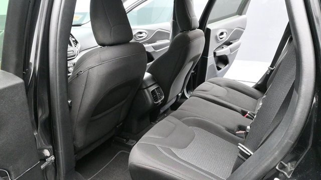 Used 2020 Jeep Cherokee Latitude FWD image 15