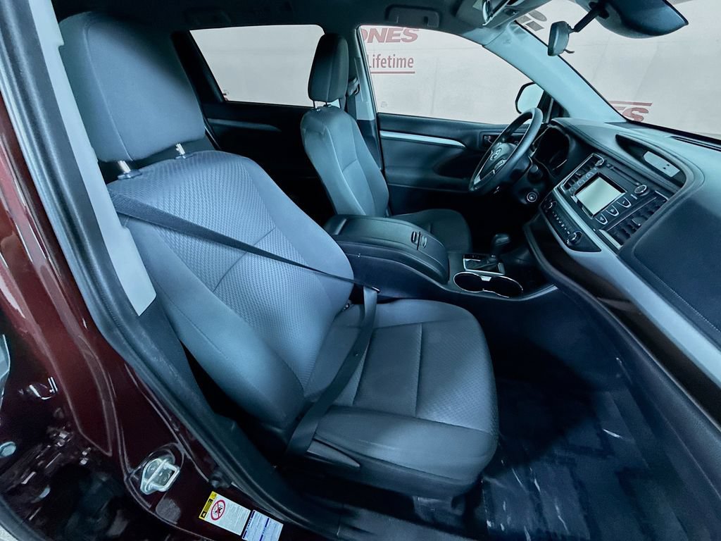 Certified 2019 Toyota Highlander LE w/ Protection Package #3 AWD/4WD image 32