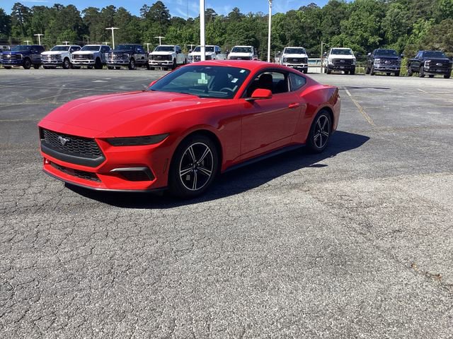 Used 2025 Ford Mustang Coupe RWD image 2
