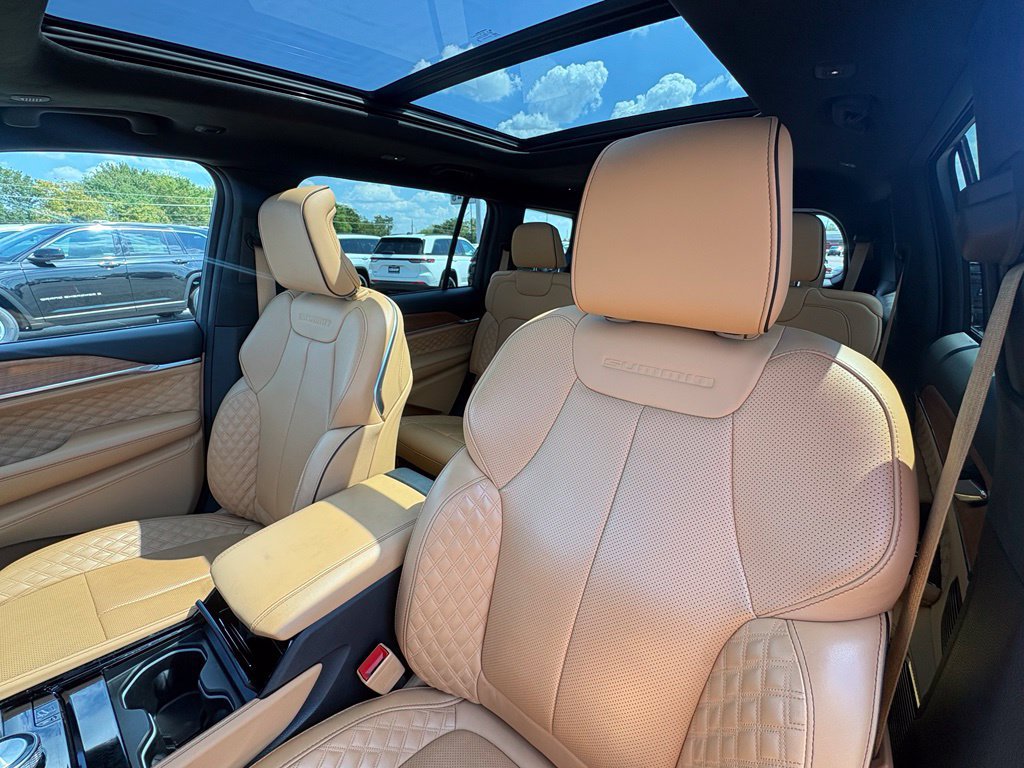 Used 2024 Jeep Grand Cherokee L Summit AWD/4WD image 13
