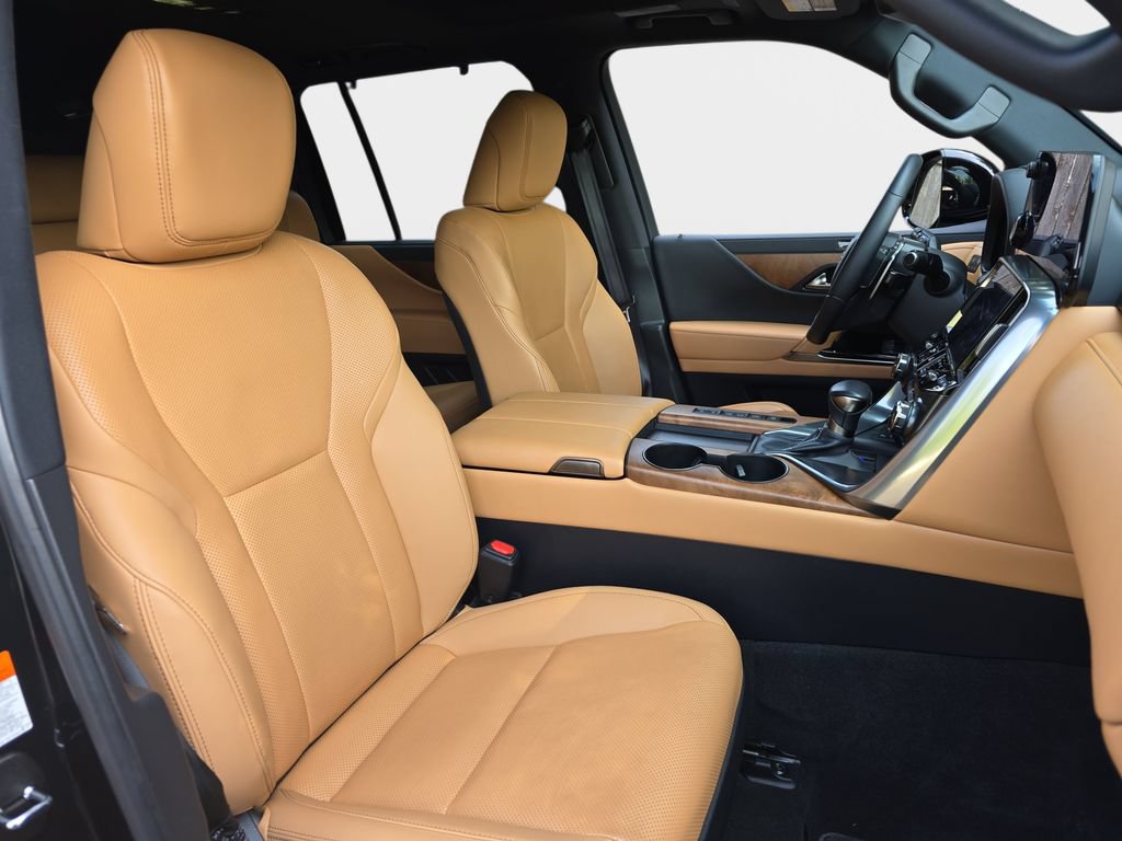 Certified 2024 Lexus LX 600 4WD w/ Appearance Package image 10