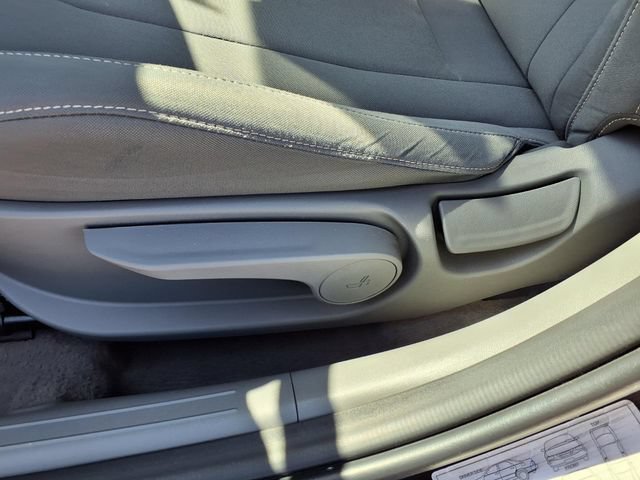 Used 2025 Hyundai Elantra SEL FWD image 70