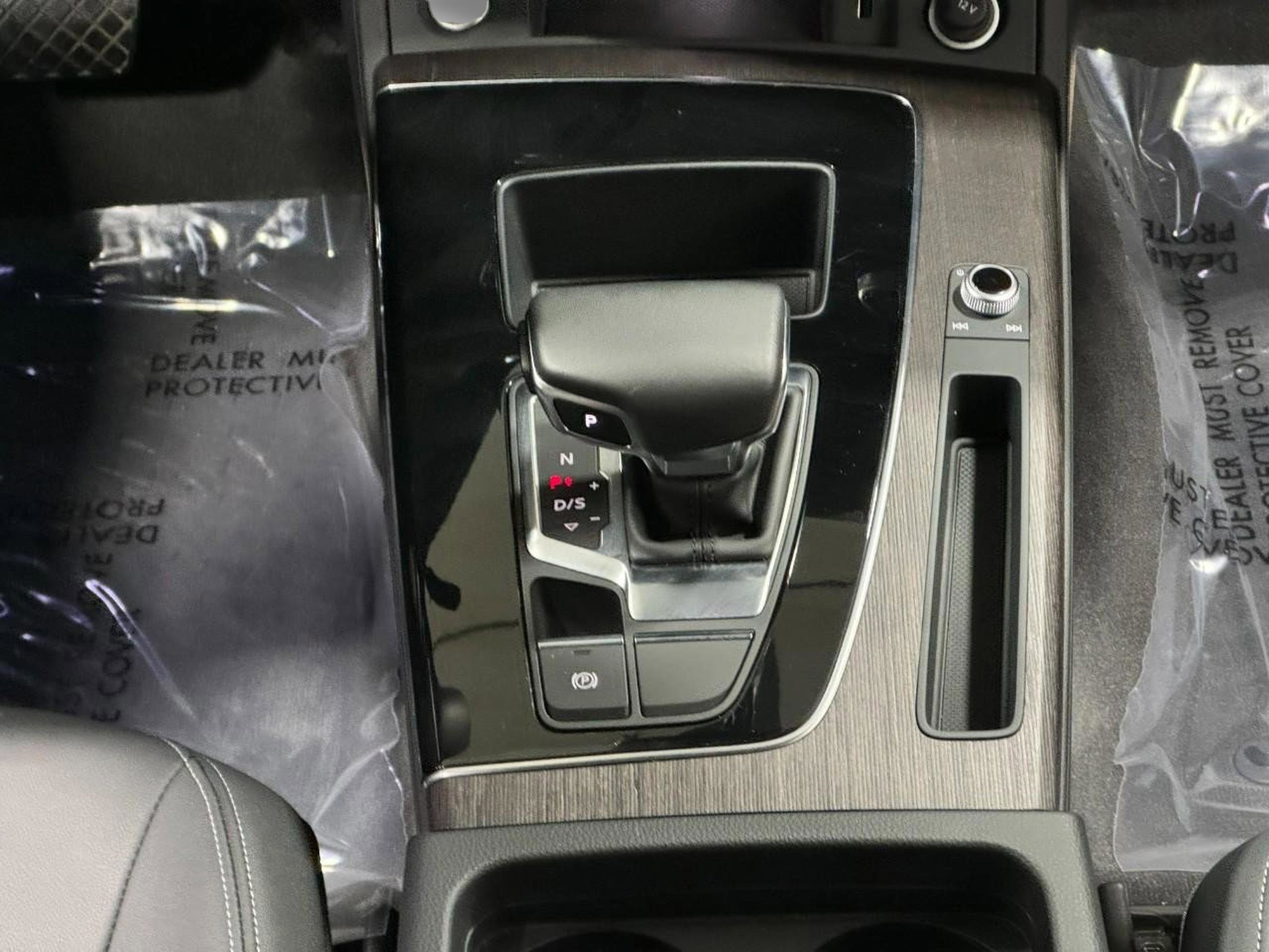 Certified 2025 Audi Q5 2.0T Premium w/ Convenience Plus Package image 15