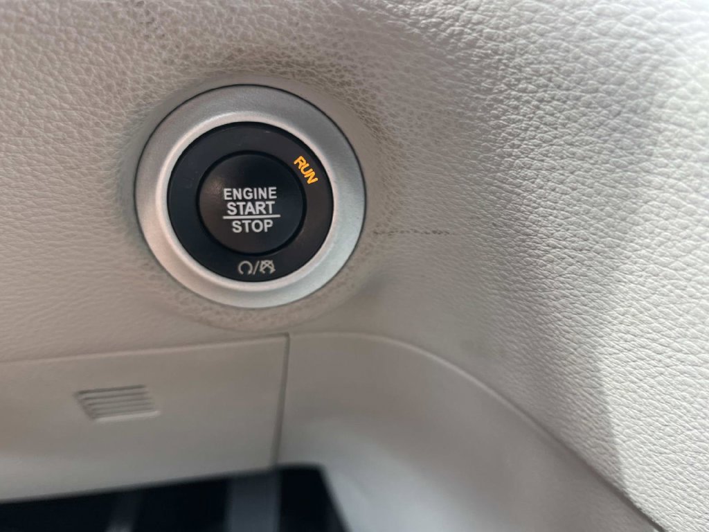 Used 2020 Chrysler Pacifica Limited FWD image 42