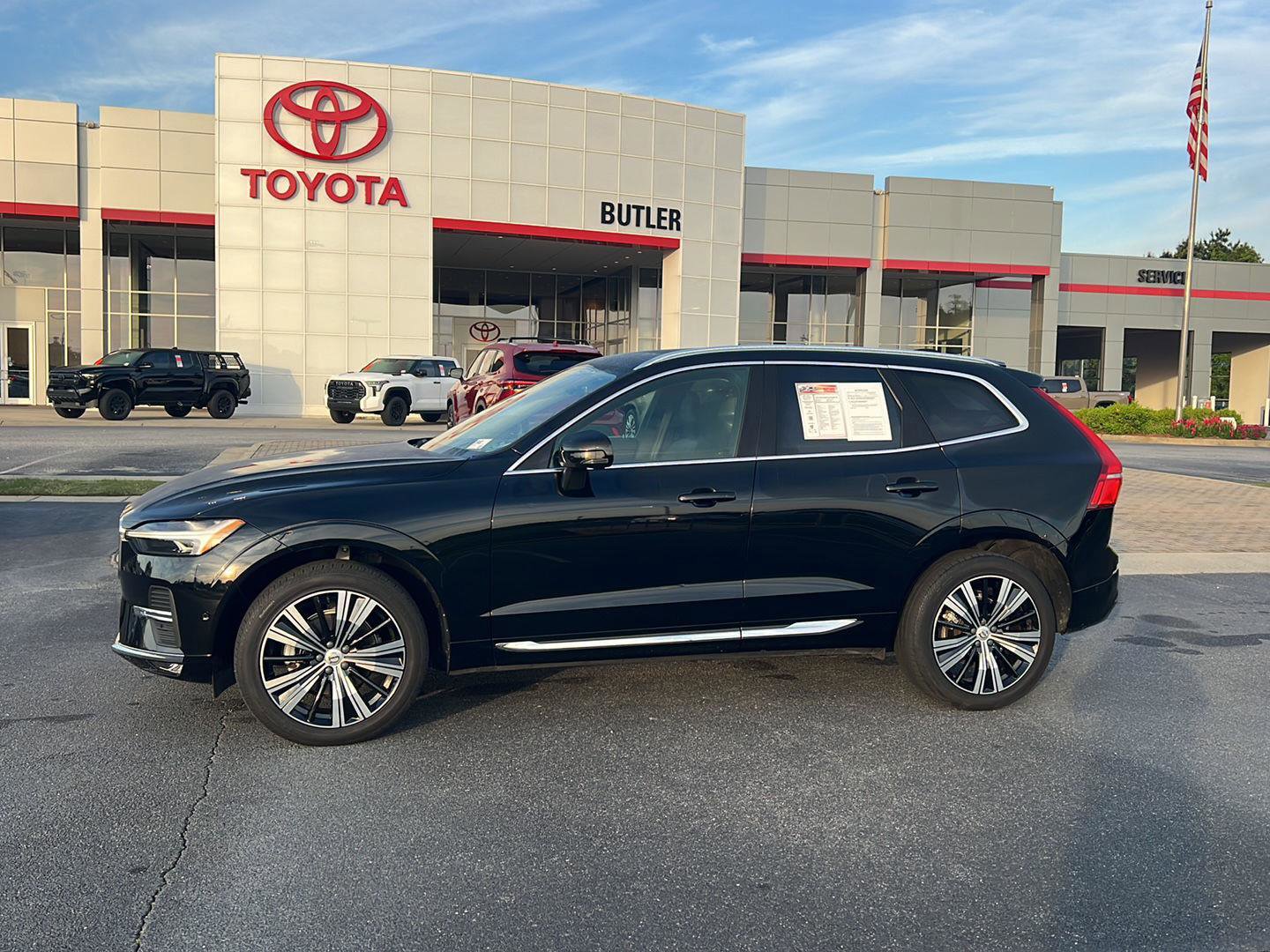 Used 2023 Volvo XC60 B5 Plus w/ Protection Package Premier image 3