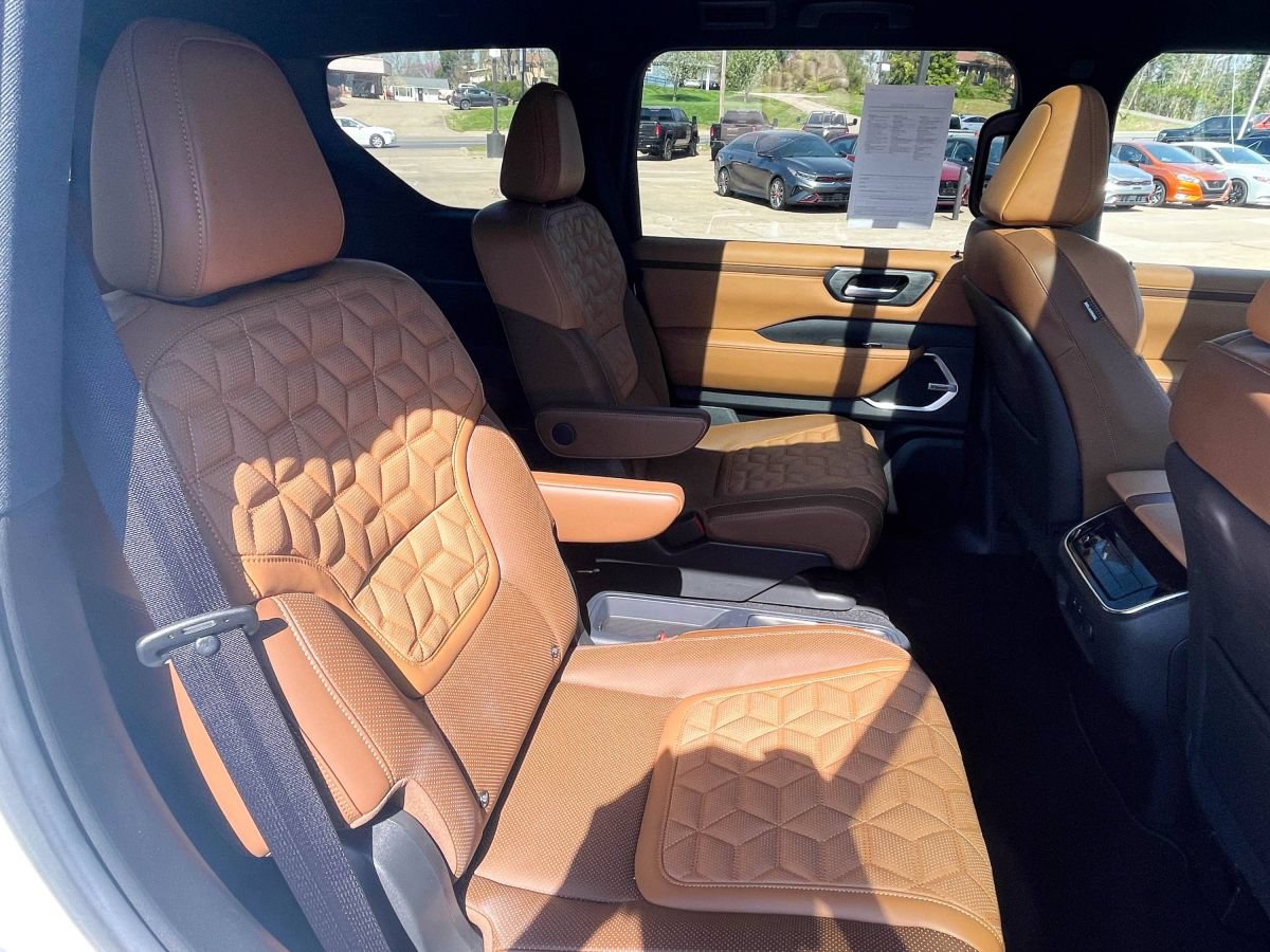 Used 2025 Nissan Armada Platinum Reserve AWD/4WD image 13