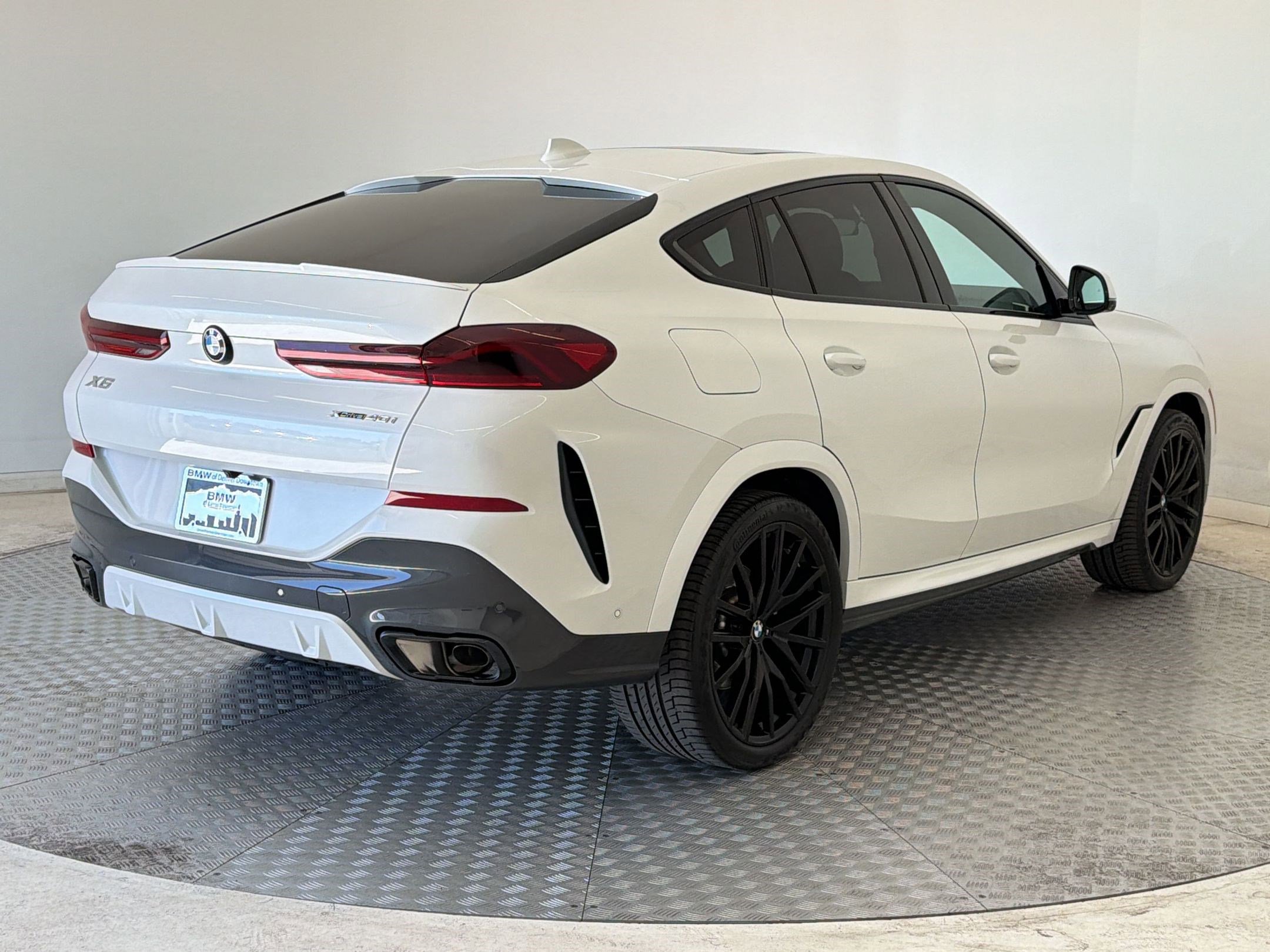 Certified 2023 BMW X6 xDrive40i w/ M Sport Package AWD/4WD image 9