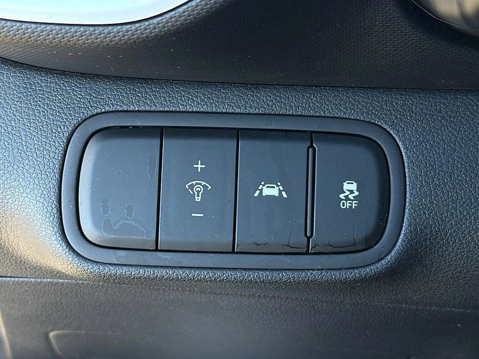 Used 2022 Hyundai Venue Limited w/ Cargo Package image 18