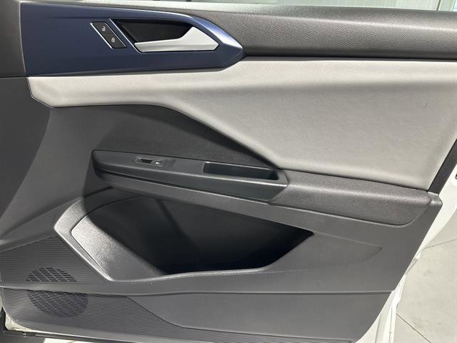 Certified 2022 Volkswagen Taos SE image 36