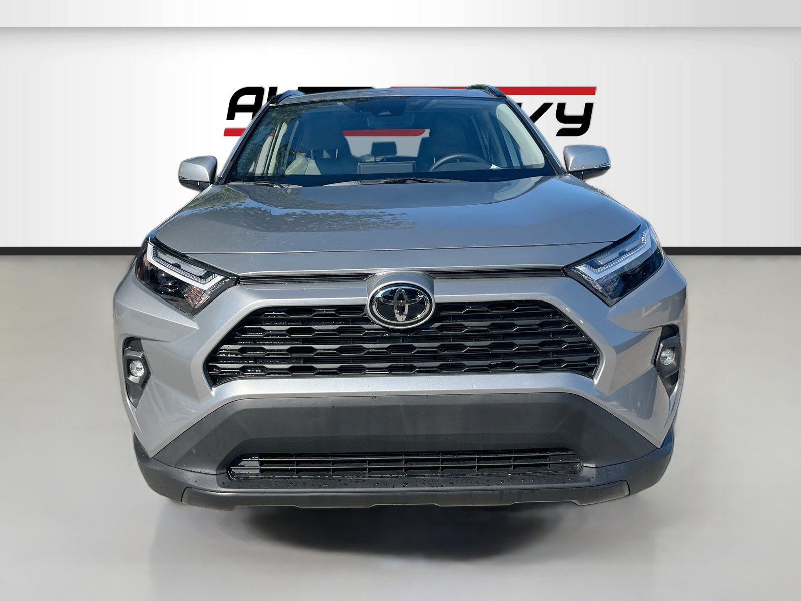 Used 2025 Toyota RAV4 XLE Premium AWD/4WD image 2