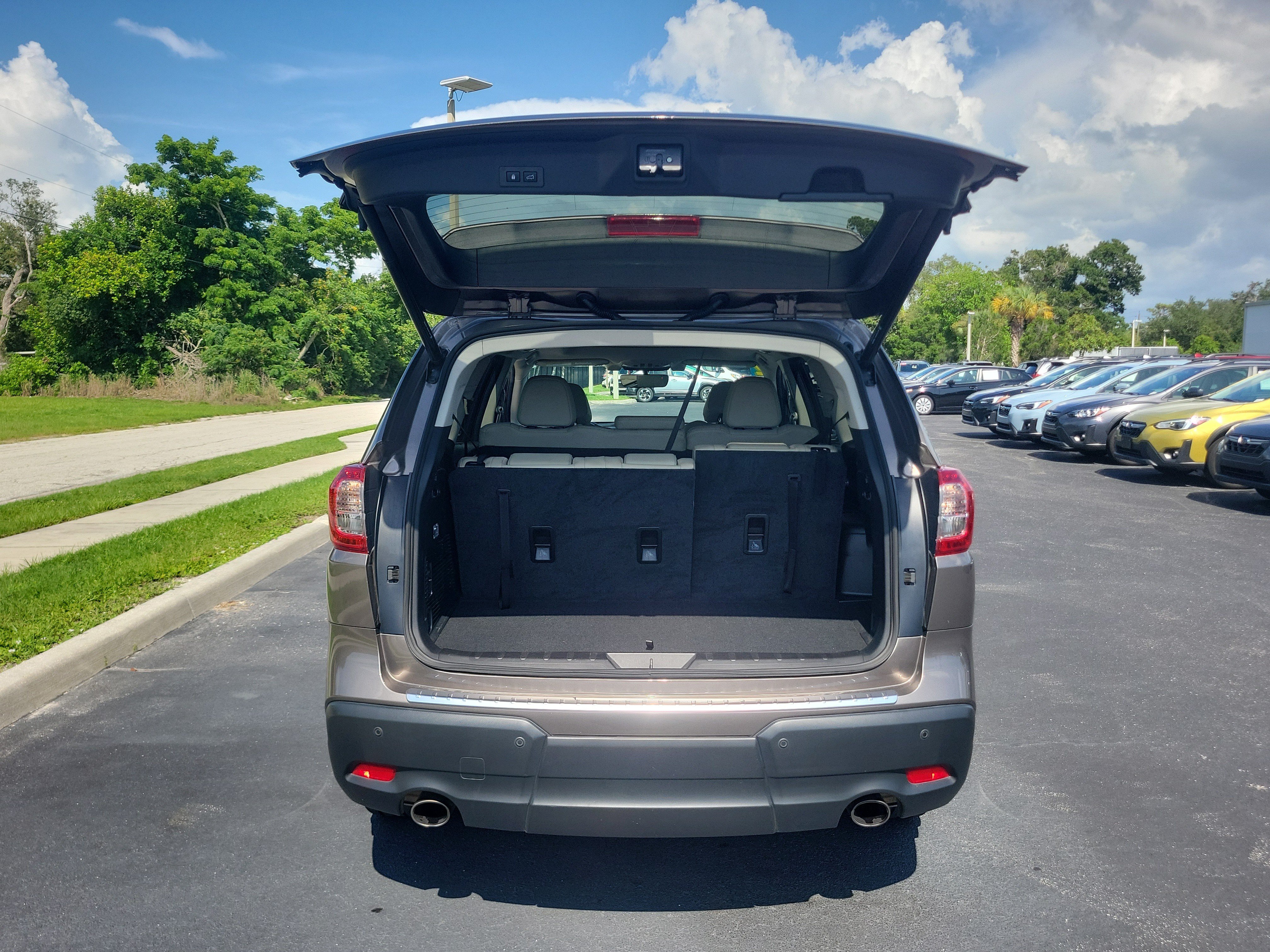 Used 2022 Subaru Ascent Limited w/ Technology Package AWD/4WD image 10