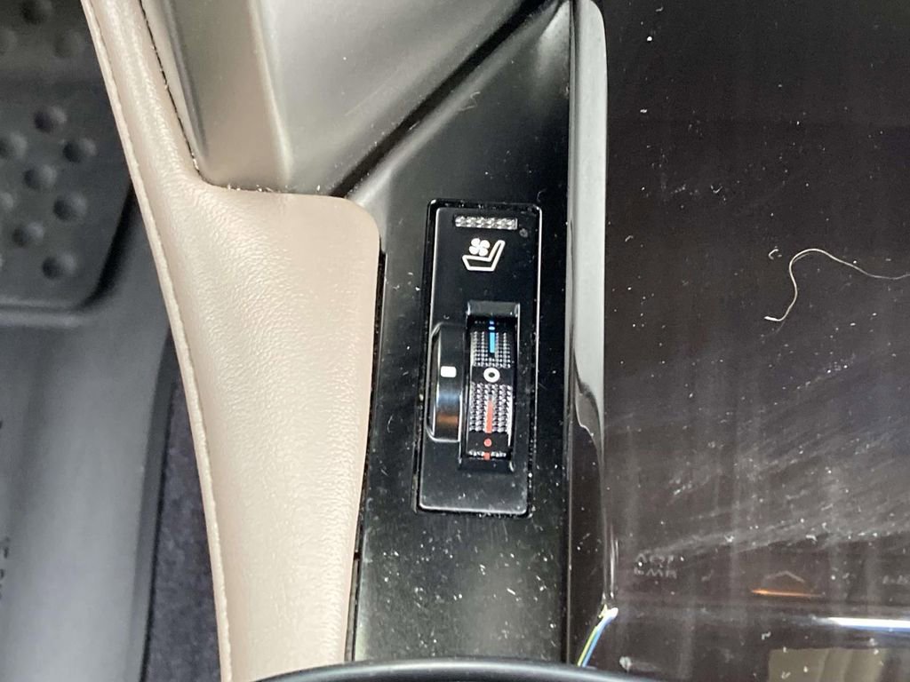 Used 2021 Lexus GX 460 w/ Accessory Package AWD/4WD image 15