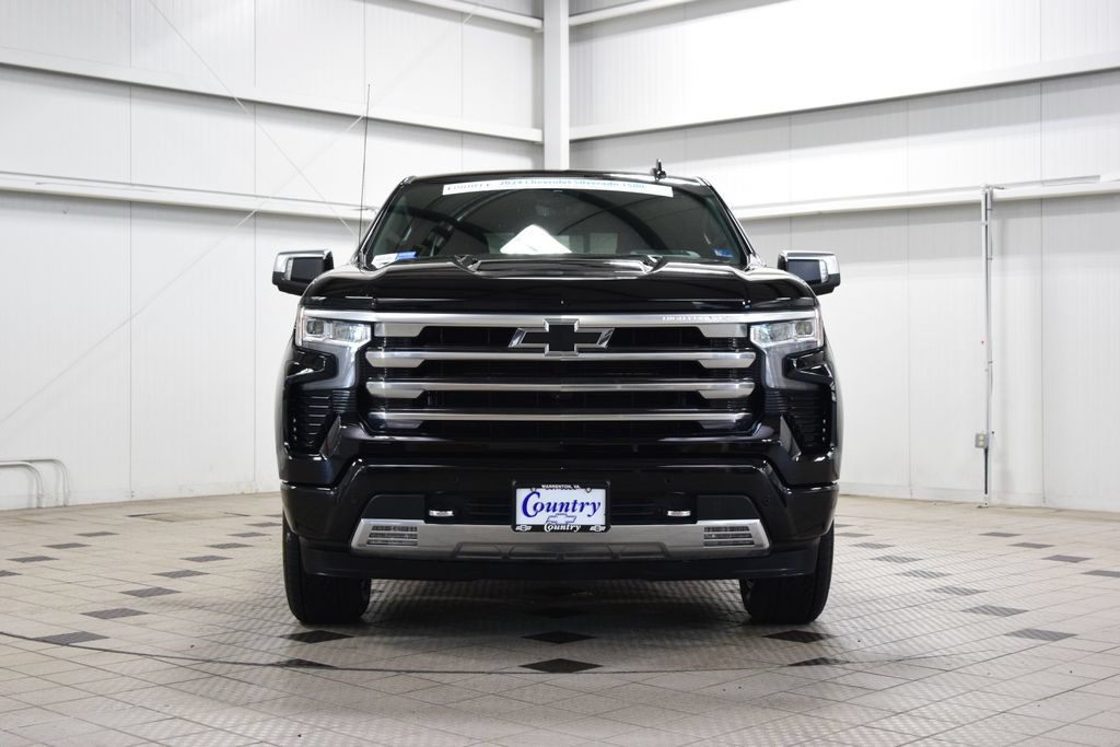 Used 2024 Chevrolet Silverado 1500 High Country w/ Technology Package AWD/4WD image 2