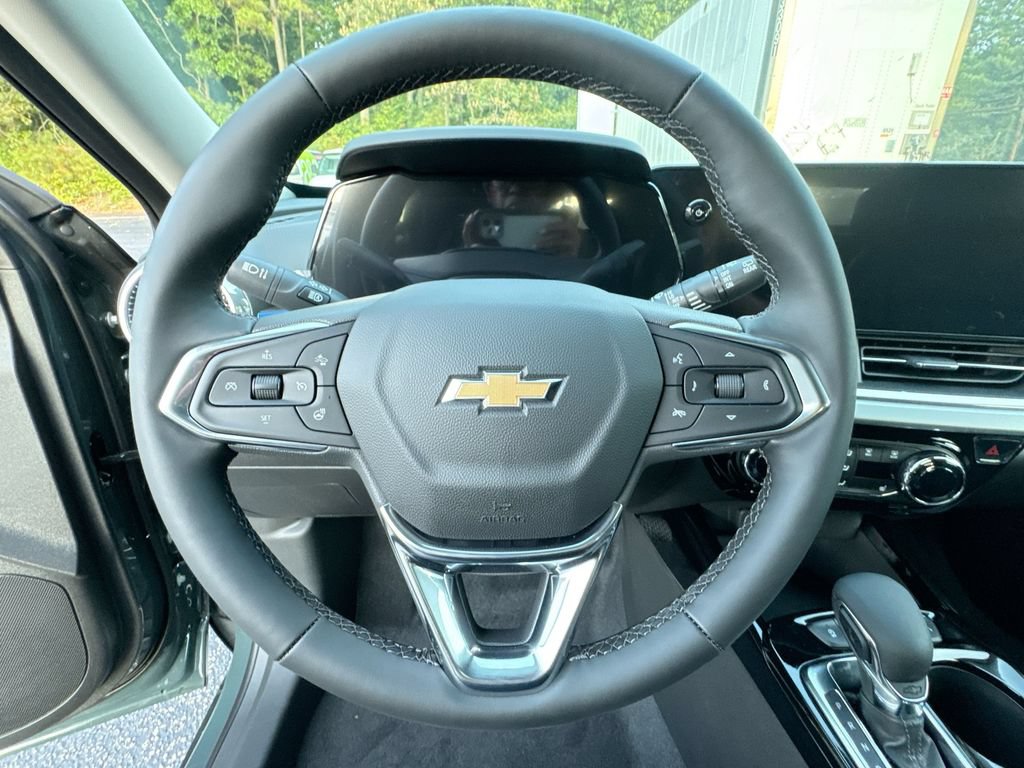 New 2026 Chevrolet Trax LT w/ LT Convenience Package FWD image 16