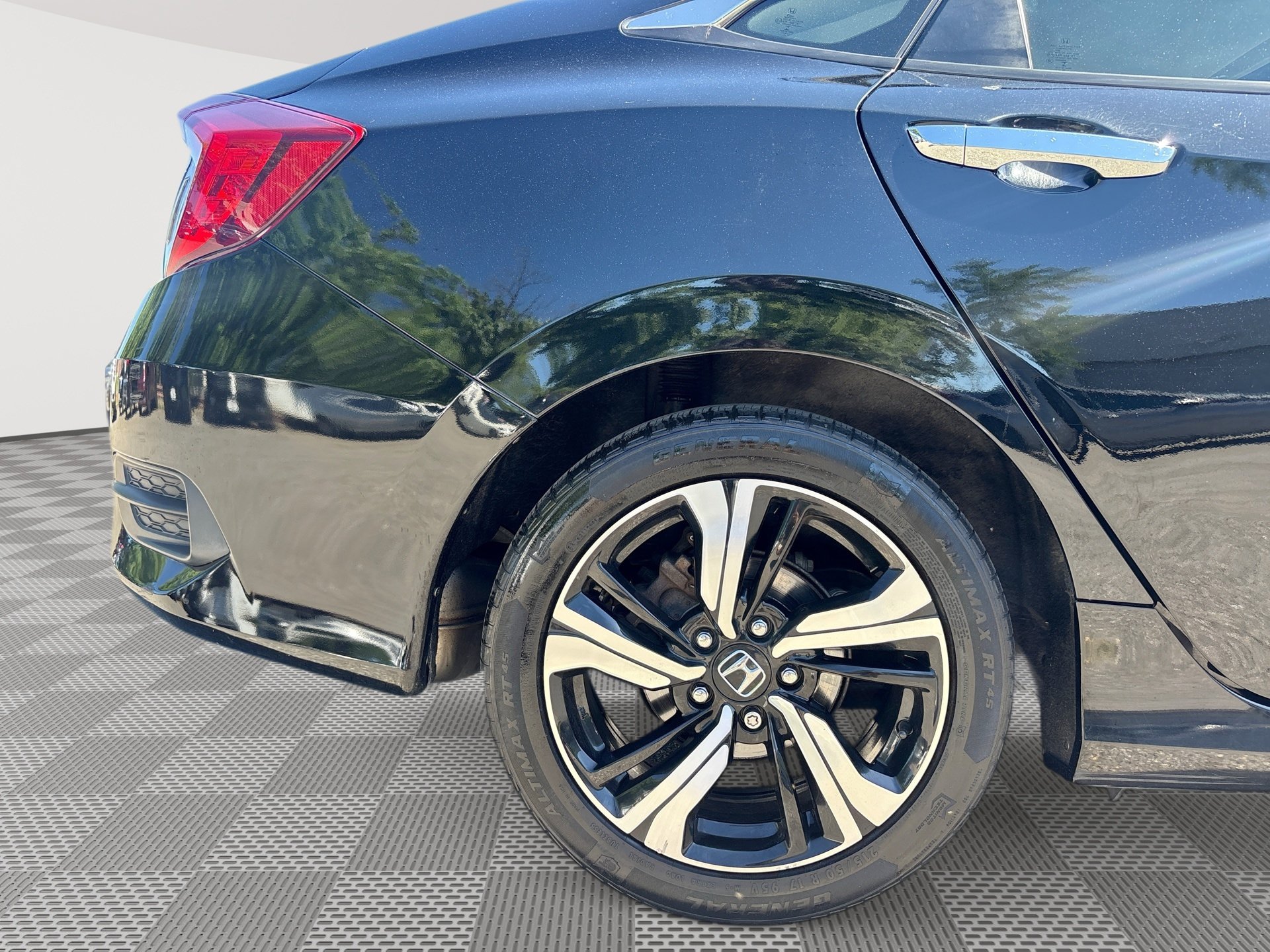 Used 2016 Honda Civic Touring image 30