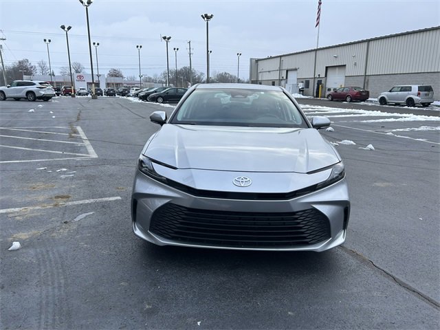 Used 2025 Toyota Camry LE image 9