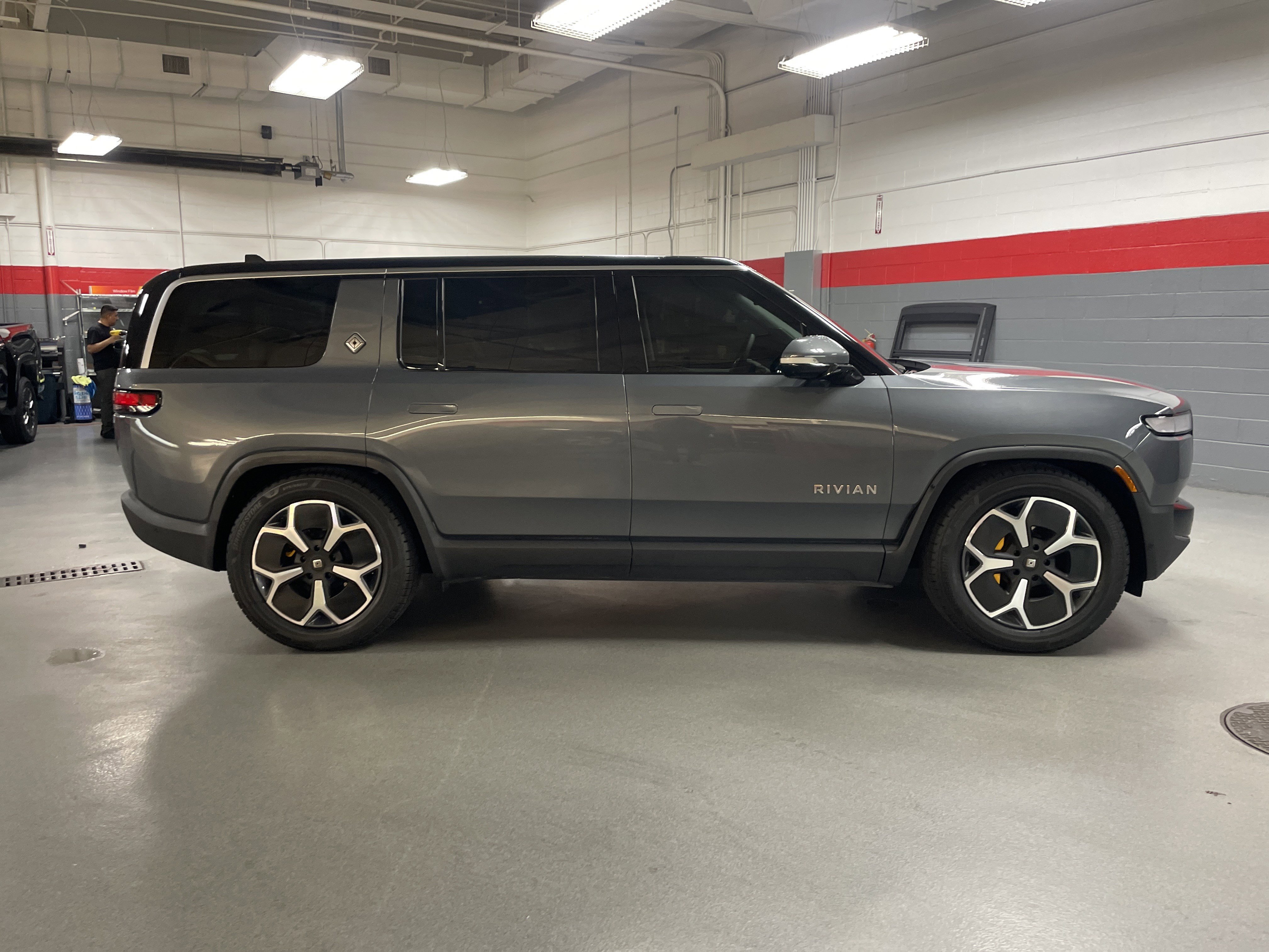 Used 2024 Rivian R1S Adventure image 11