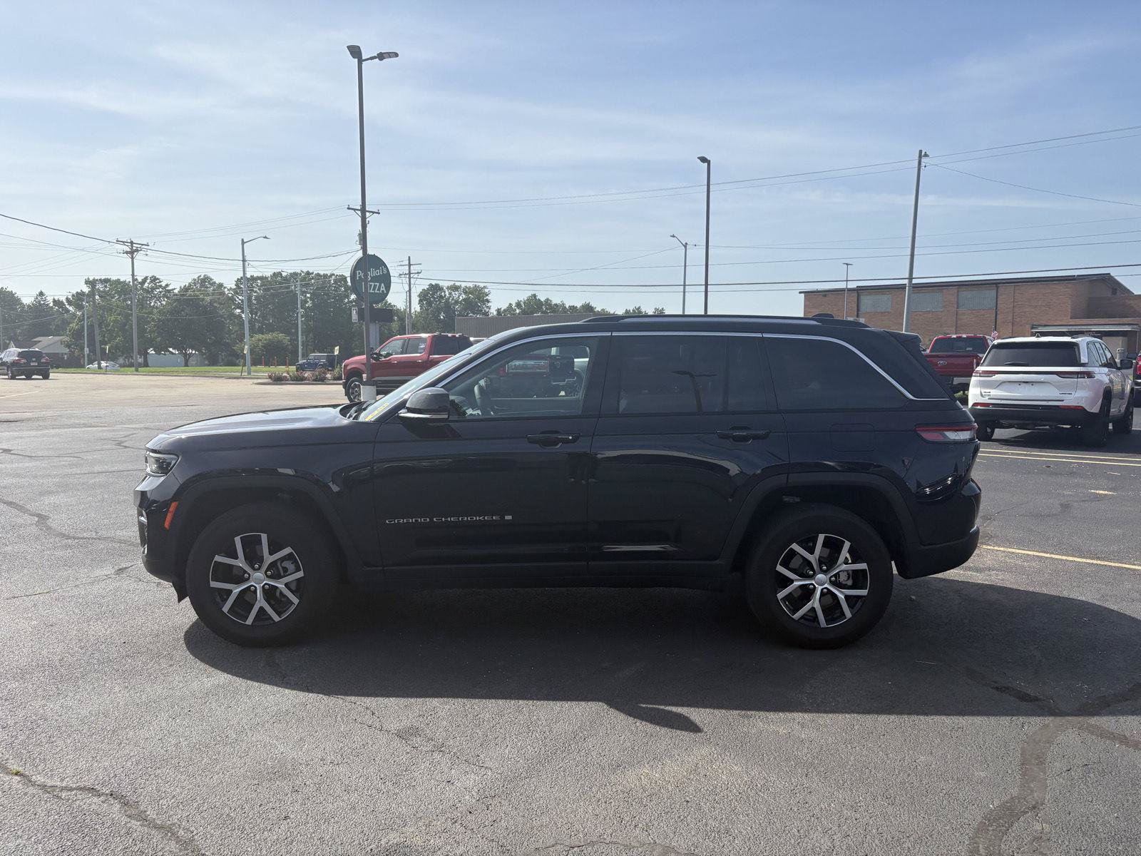 Used 2024 Jeep Grand Cherokee Limited AWD/4WD image 24