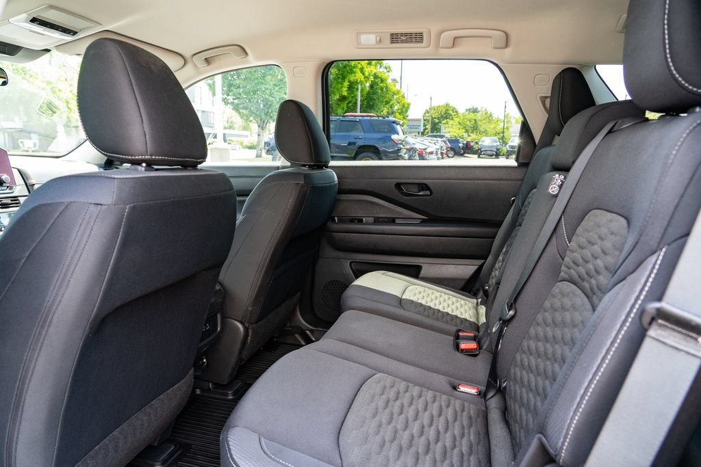 Used 2024 Nissan Pathfinder S w/ Cargo Package AWD/4WD image 23