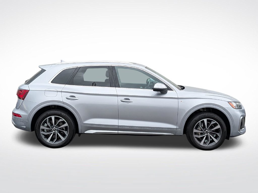 Used 2022 Audi Q5 2.0T Premium Plus w/ Premium Plus Package AWD/4WD image 2