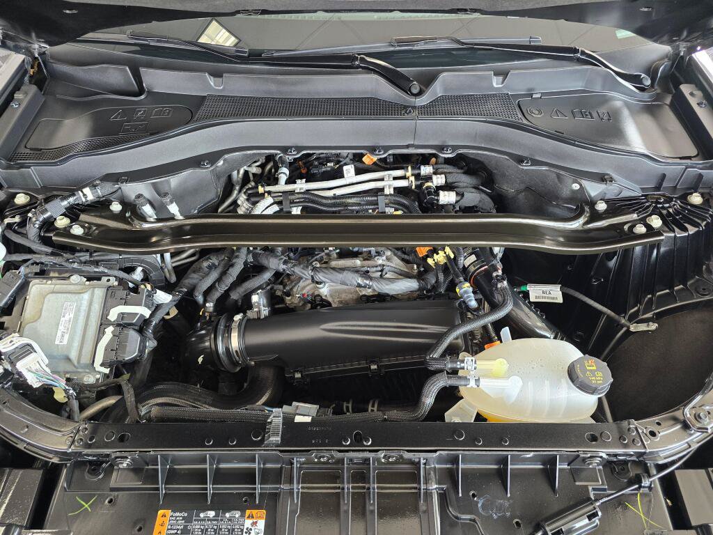 Used 2025 Ford Explorer ST-Line AWD/4WD image 11