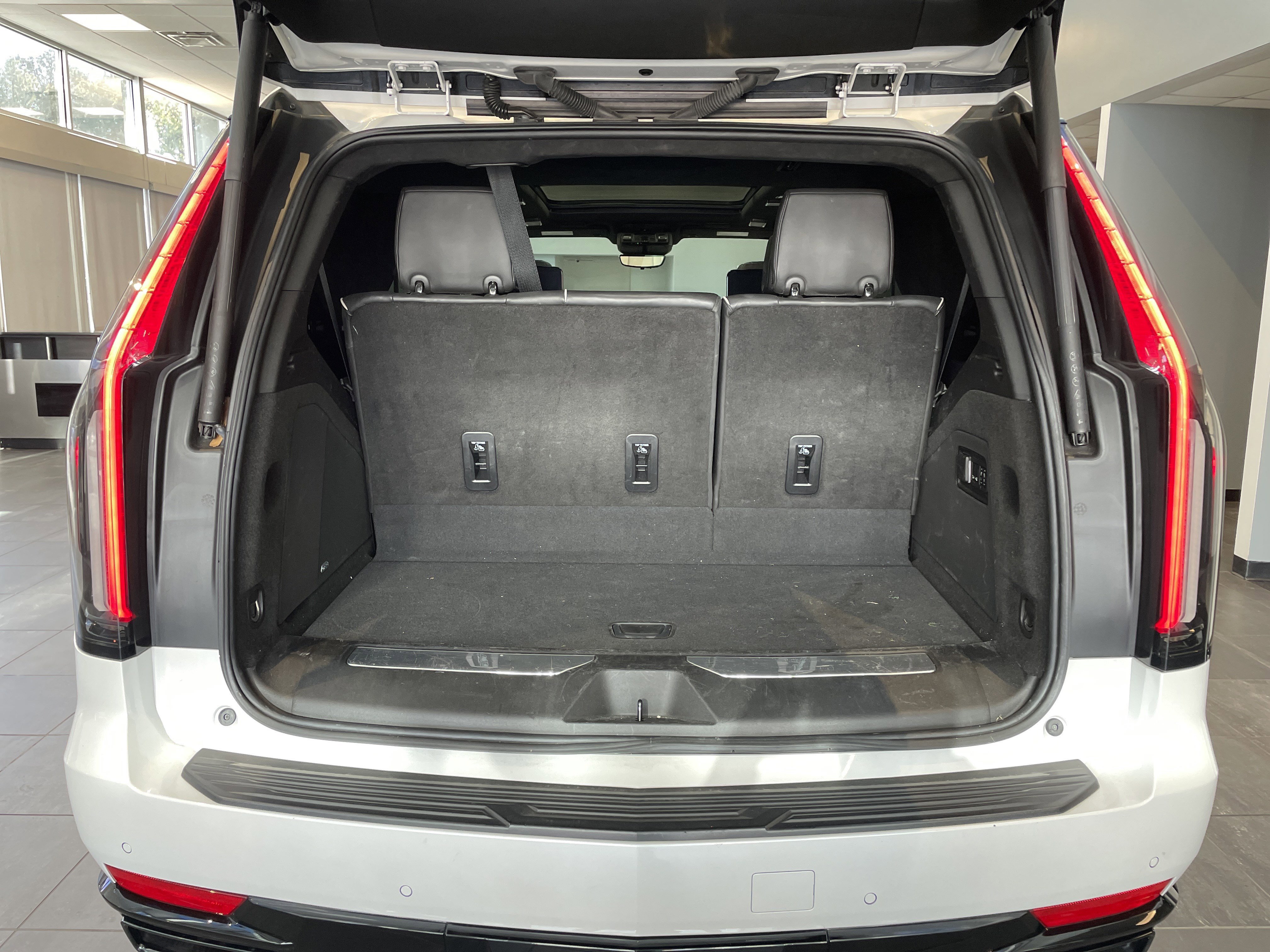 Used 2023 Cadillac Escalade Sport Platinum image 43