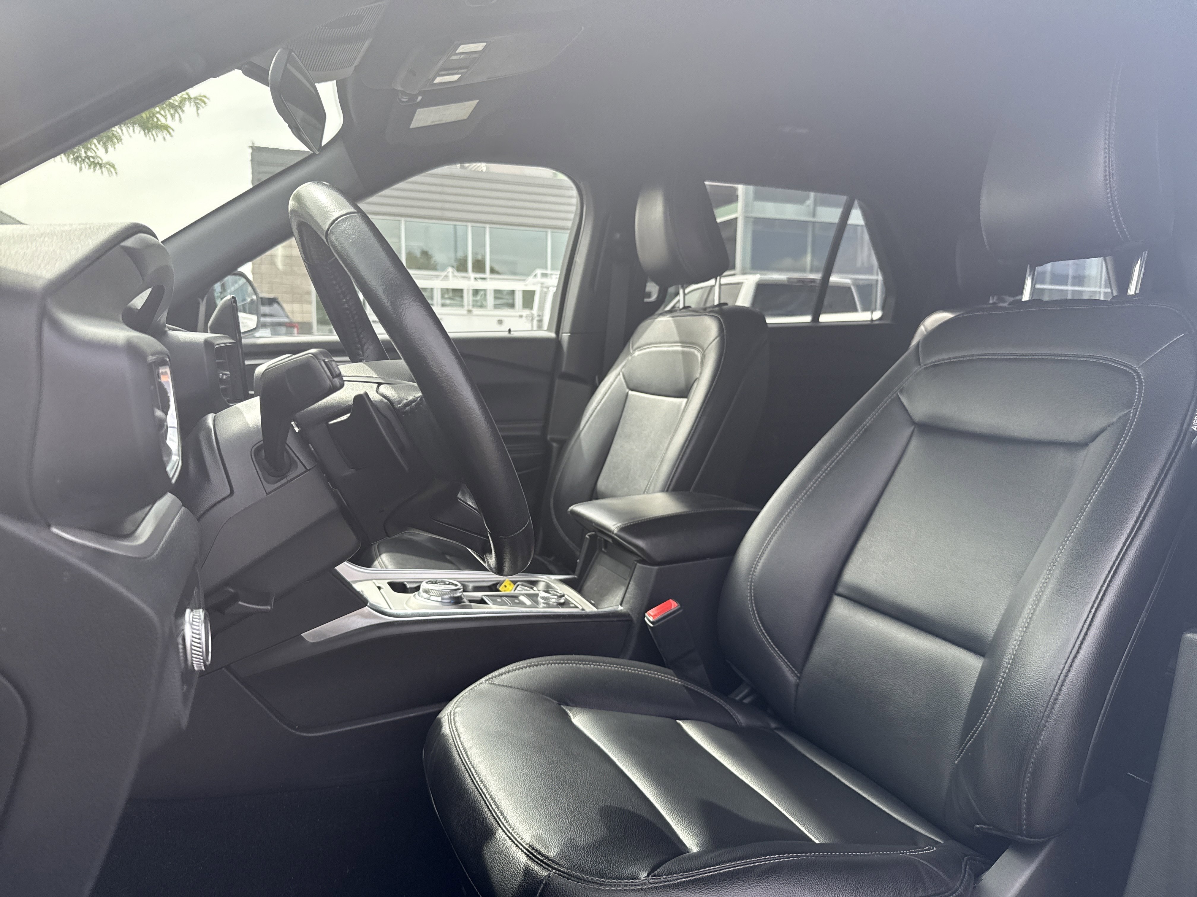 Used 2020 Ford Explorer XLT w/ Equipment Group 202A AWD/4WD image 11