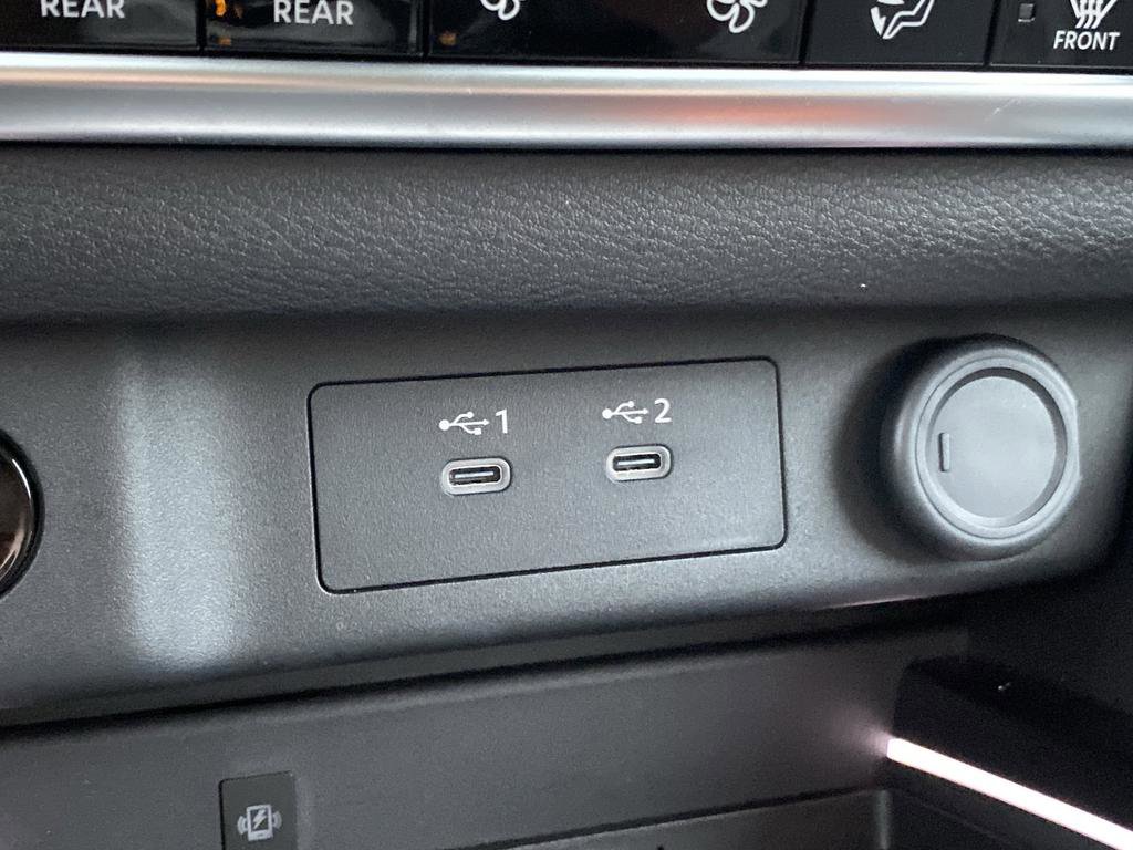 Used 2025 Nissan Rogue SL w/ SL Premium Package image 24