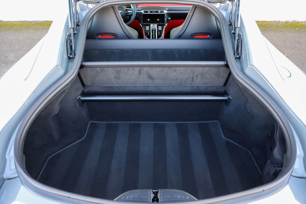 Used 2025 Aston Martin V8 Vantage Coupe image 13