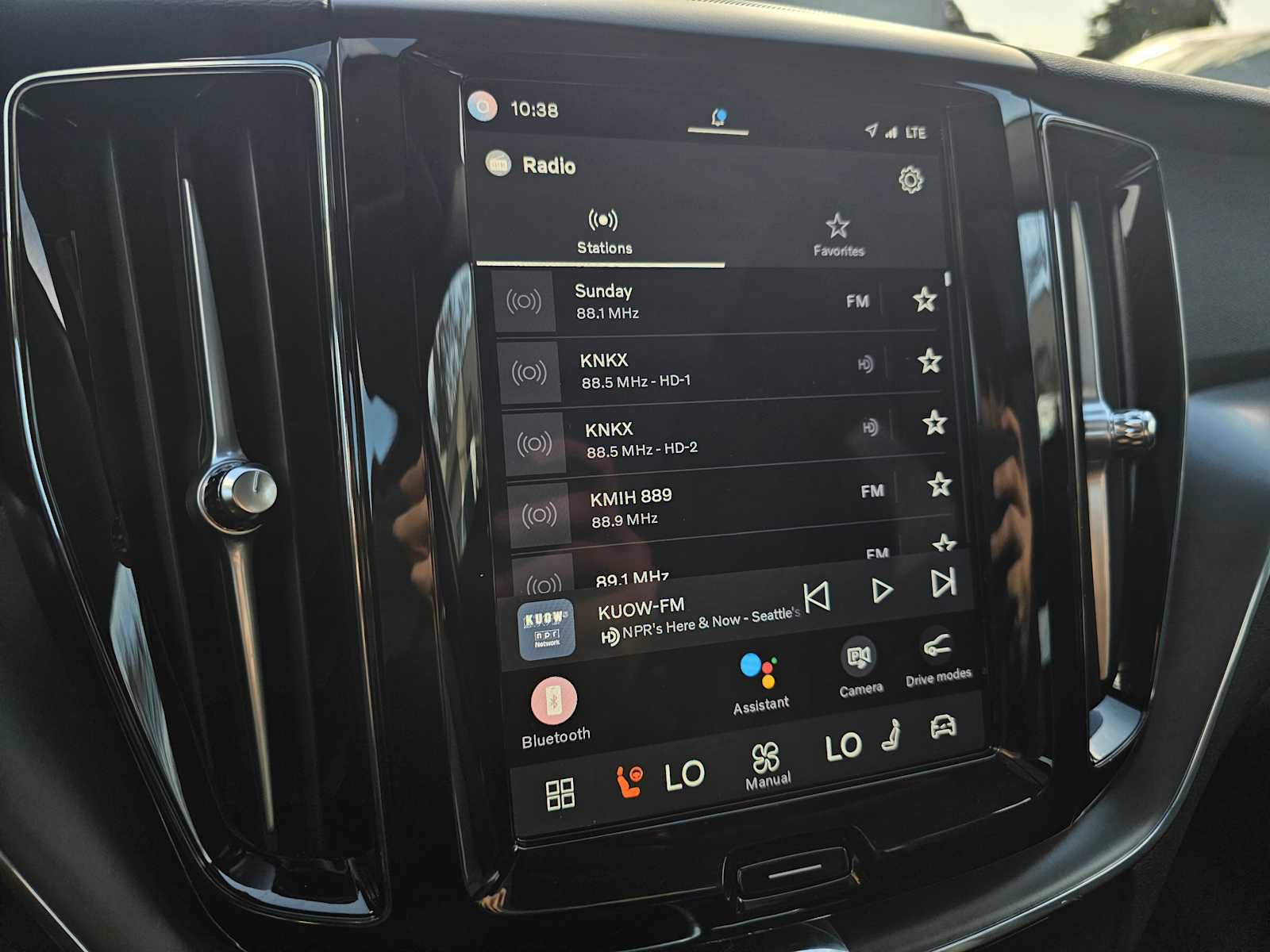 Used 2025 Volvo XC60 B5 Core w/ Protection Package Premier image 32