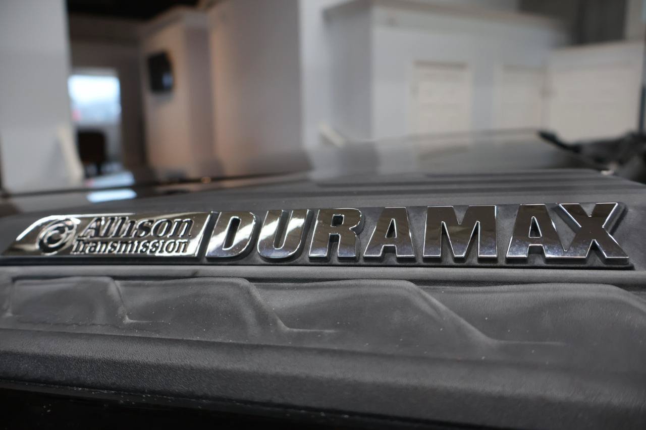 Used 2020 Chevrolet Silverado 2500 LTZ w/ LTZ Convenience Package AWD/4WD image 9