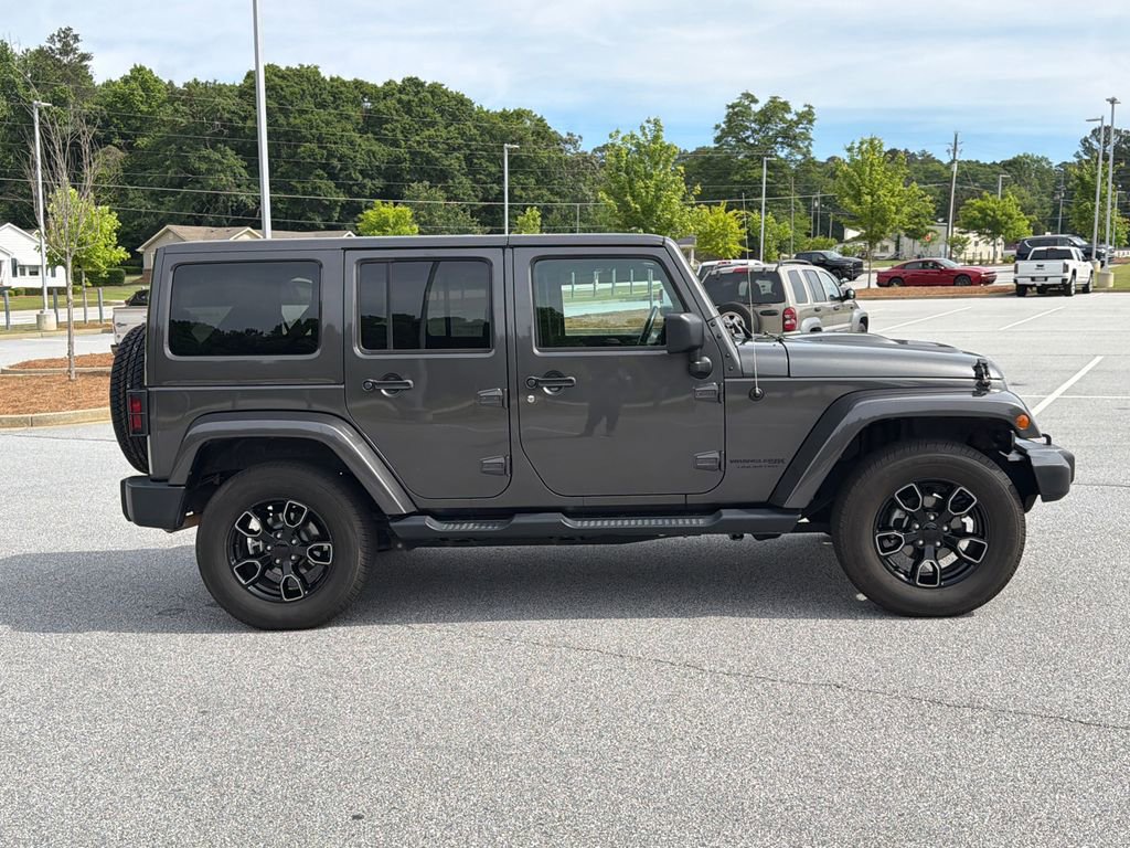 Used 2018 Jeep Wrangler Unlimited Sahara AWD/4WD image 8
