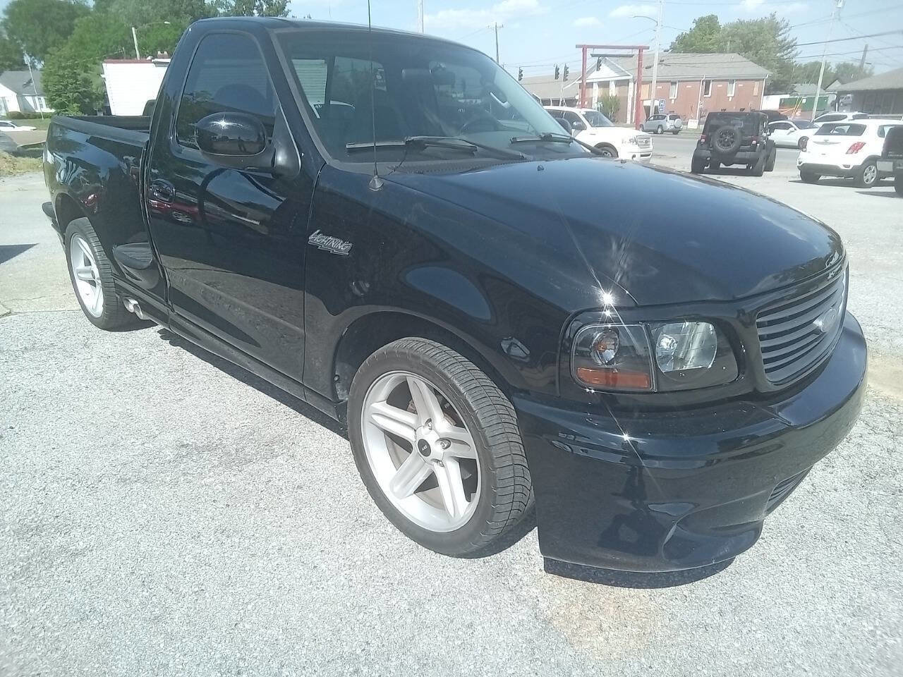Used 2004 Ford F150 Lightning RWD image 4