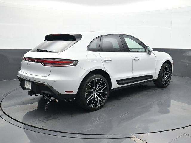 Certified 2025 Porsche Macan AWD/4WD image 22