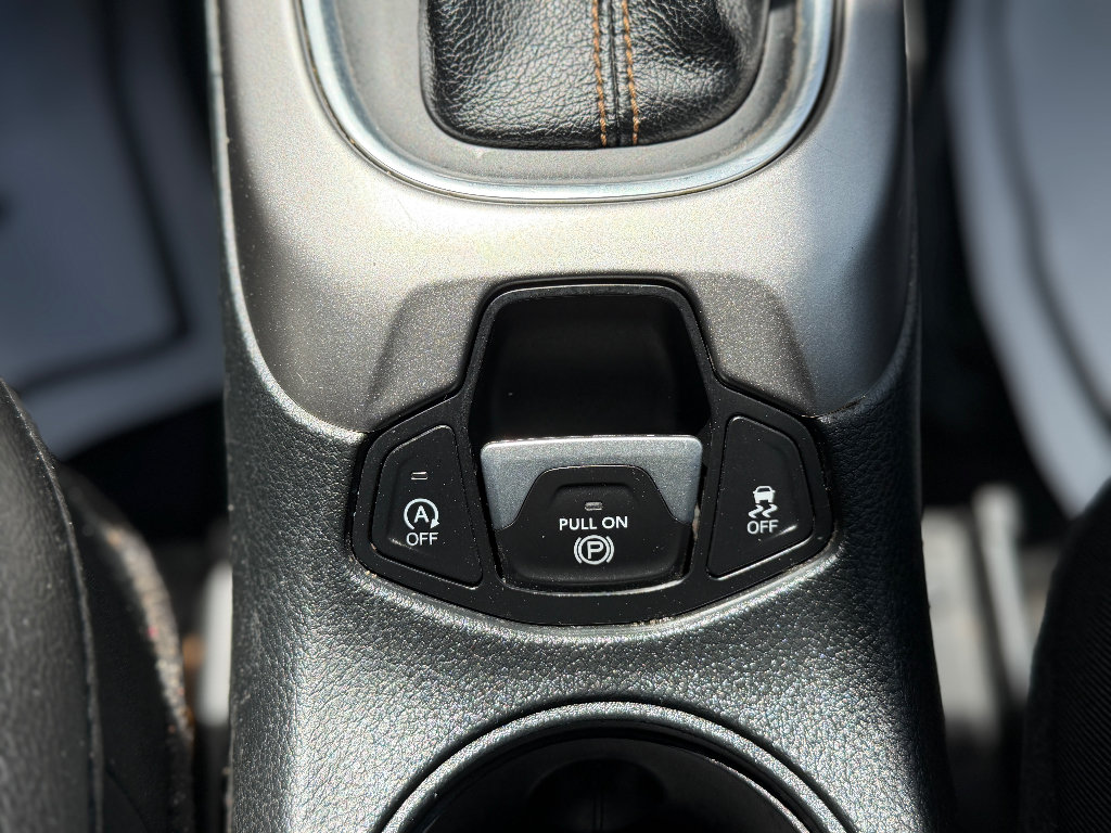 Used 2018 Jeep Compass Latitude w/ Popular Equipment Group FWD image 15