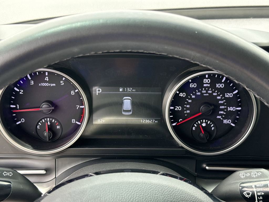 Used 2022 Kia Carnival LX FWD image 25