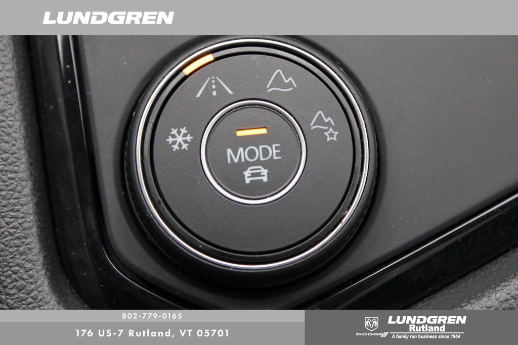 Used 2024 Volkswagen Taos SE w/ Panoramic Sunroof Package image 33