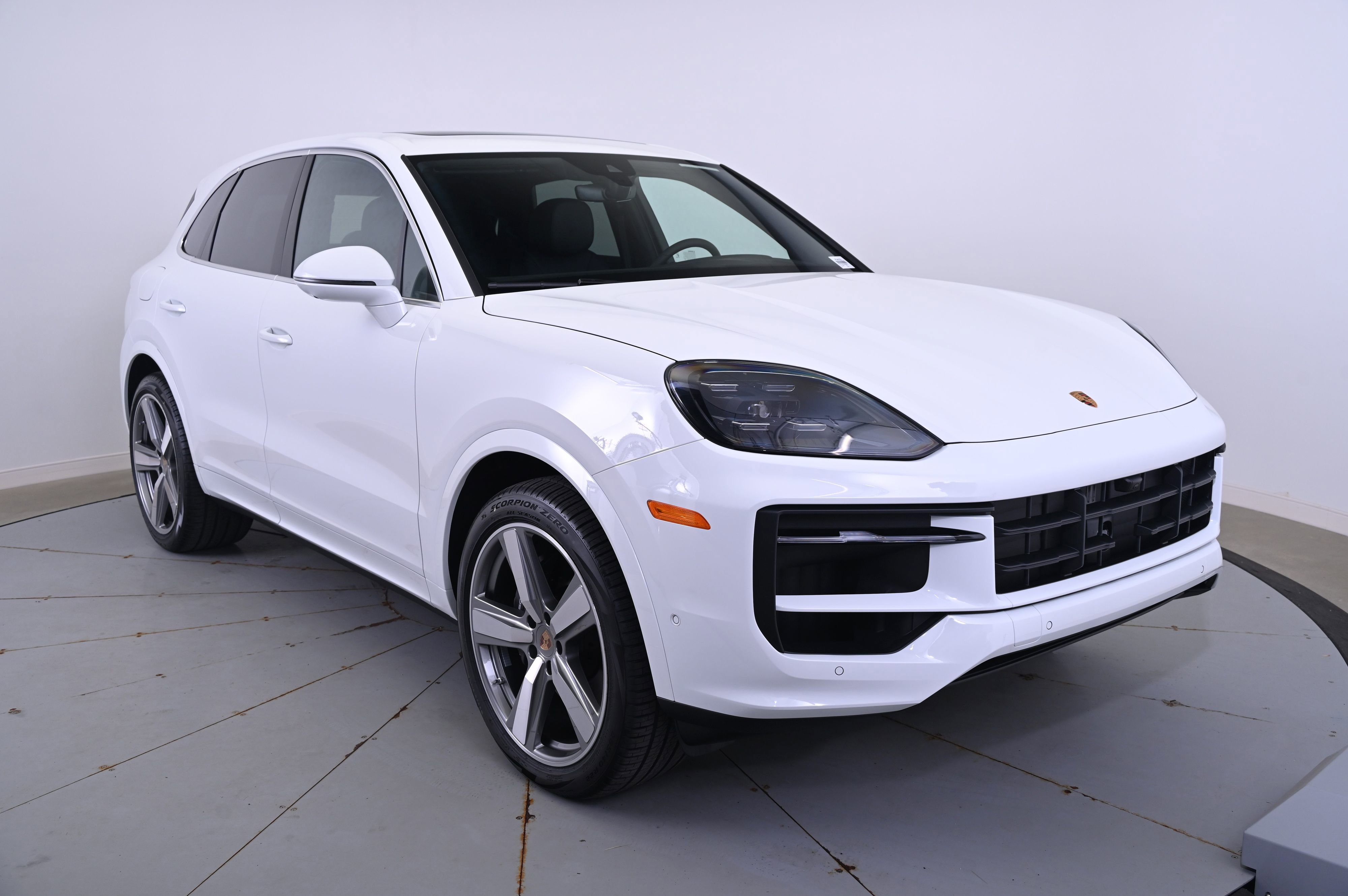 Certified 2025 Porsche Cayenne image 9