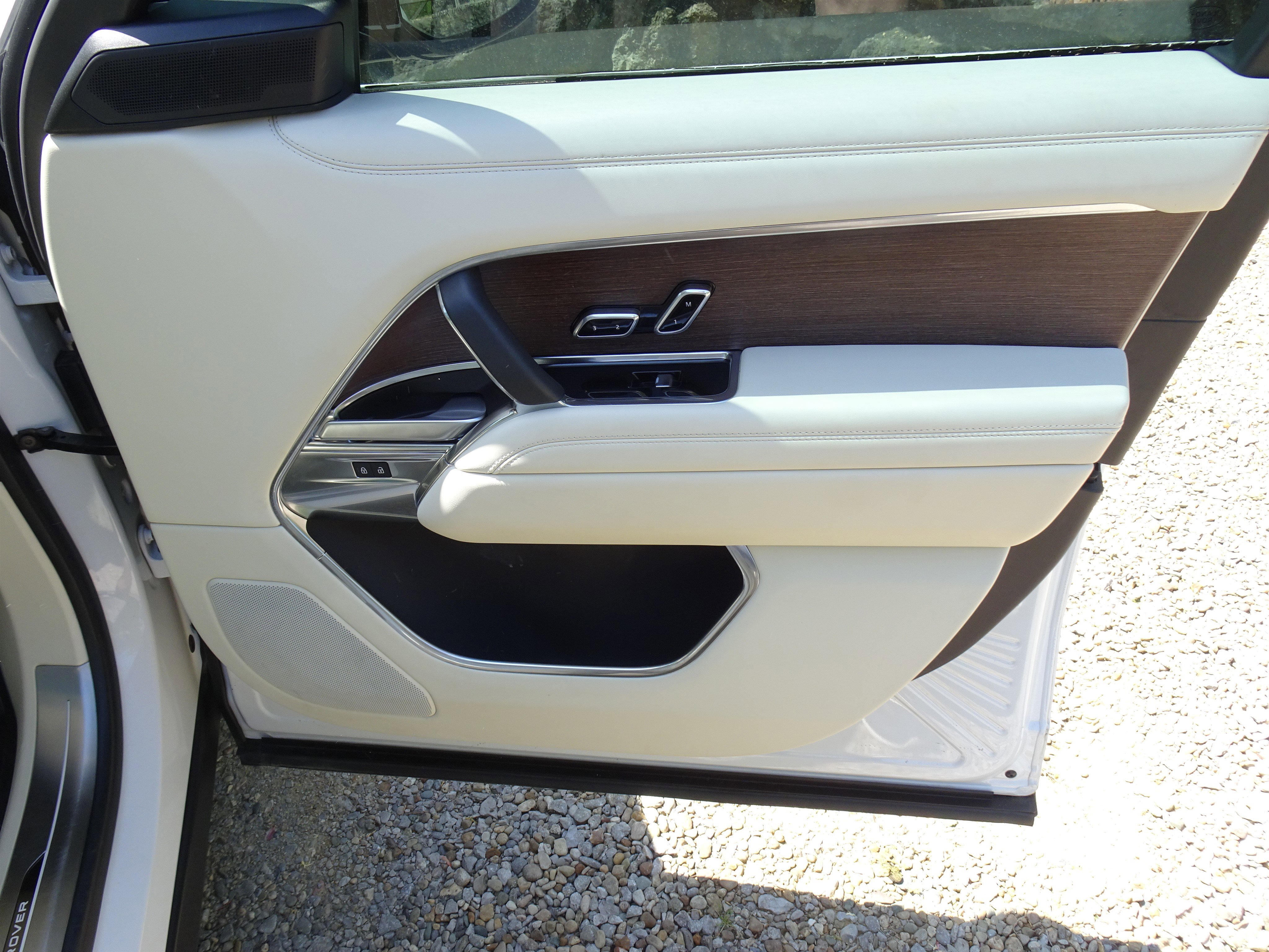 Certified 2025 Land Rover Range Rover SE AWD/4WD image 27