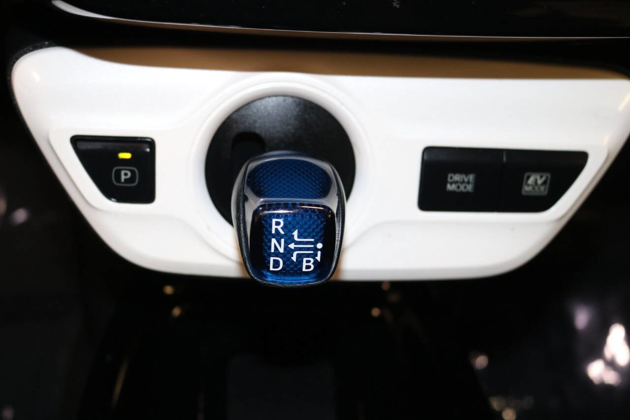 Used 2018 Toyota Prius Three image 31