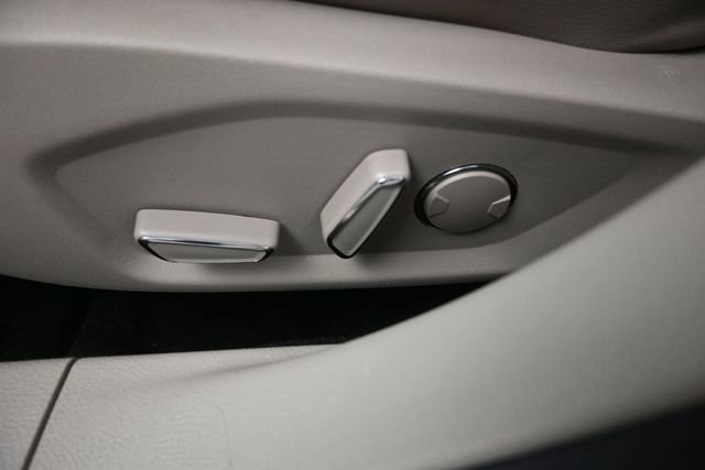 Used 2017 Ford Fusion SE w/ Fusion SE Technology Package FWD image 31