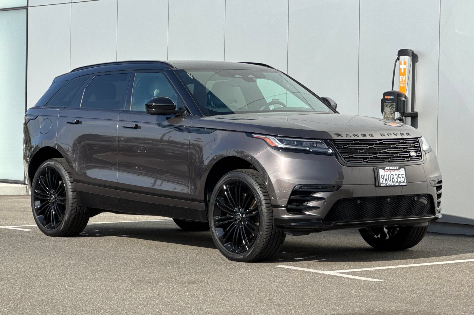 Certified 2026 Land Rover Range Rover Velar Dynamic SE AWD/4WD image 7