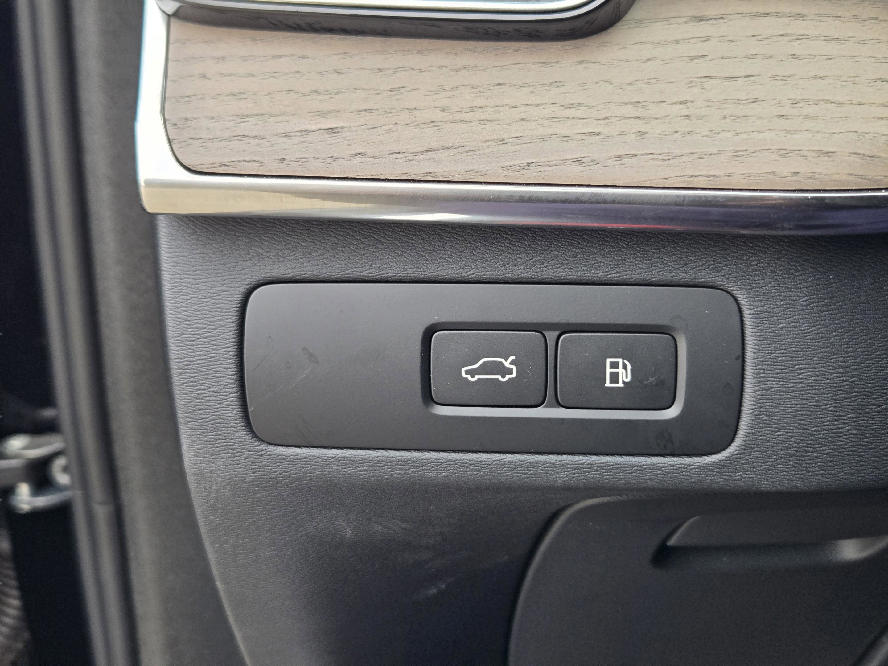 New 2025 Volvo XC90 T8 Core w/ Protection Package image 20