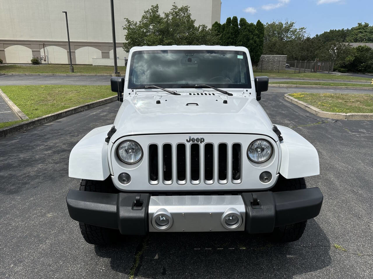 Used 2016 Jeep Wrangler Sahara w/ Connectivity Group image 21