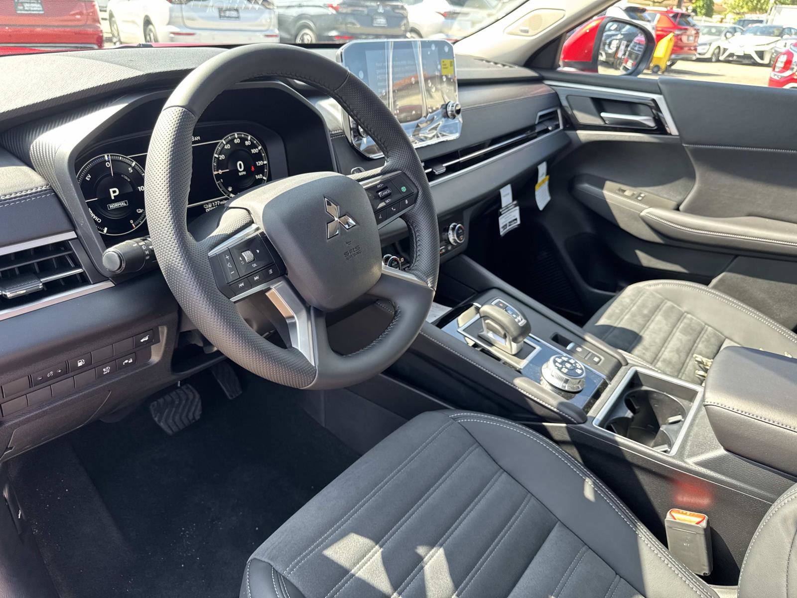 New 2025 Mitsubishi Outlander 4WD Plug-In Hybrid image 15