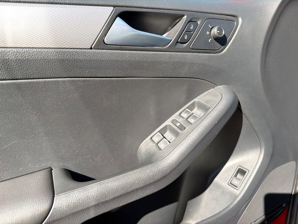 Used 2015 Volkswagen Jetta SE image 29