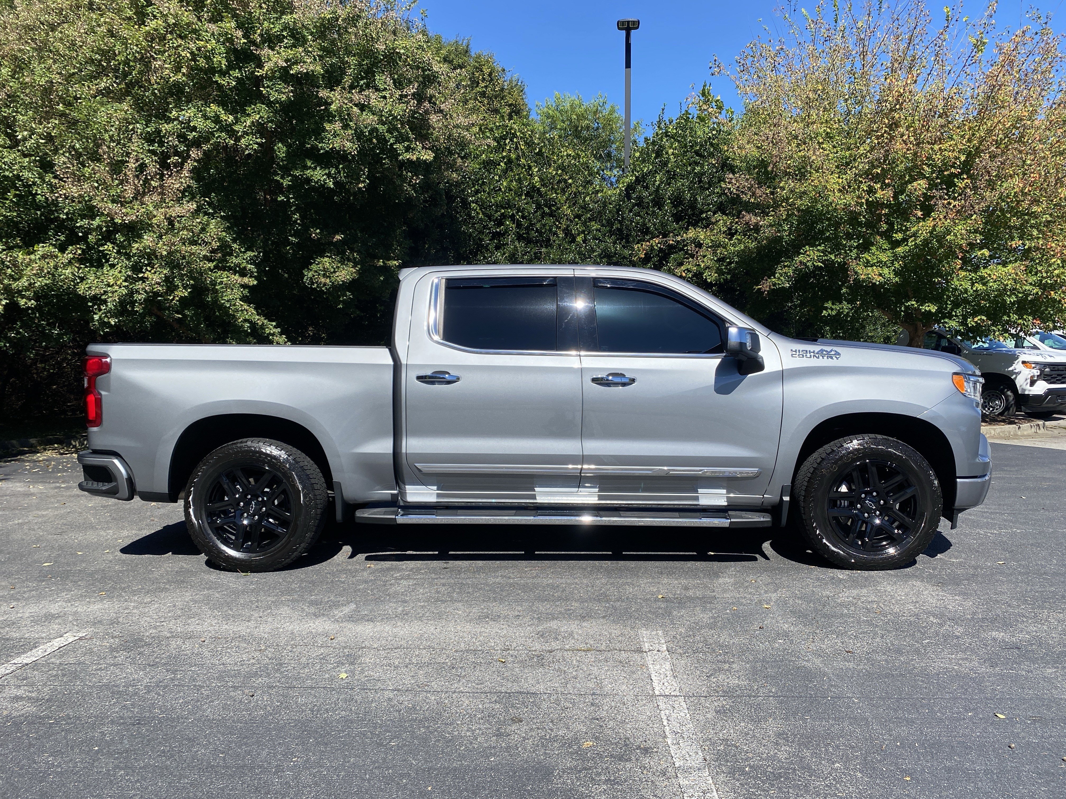 Used 2023 Chevrolet Silverado 1500 High Country w/ High Country Premium Package AWD/4WD image 10