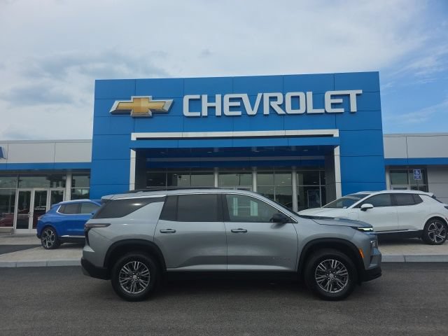 Used 2025 Chevrolet Traverse LT AWD/4WD image 2